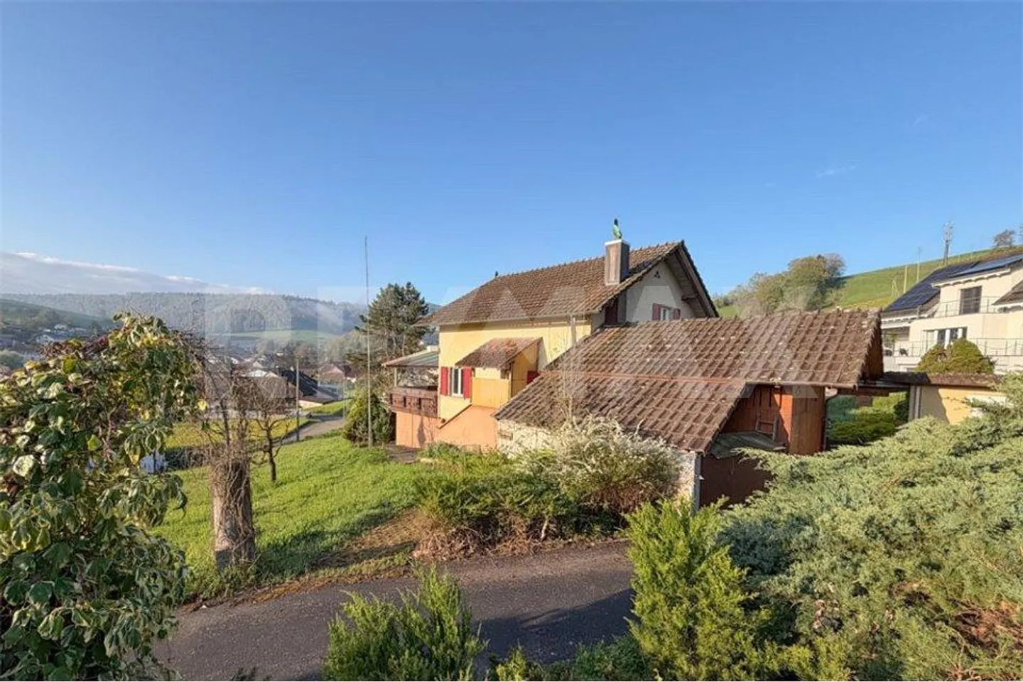 Single-family home with 1,770 m² of building land – slightly elevated with a beautiful view in Su... - Photo 2 of 13