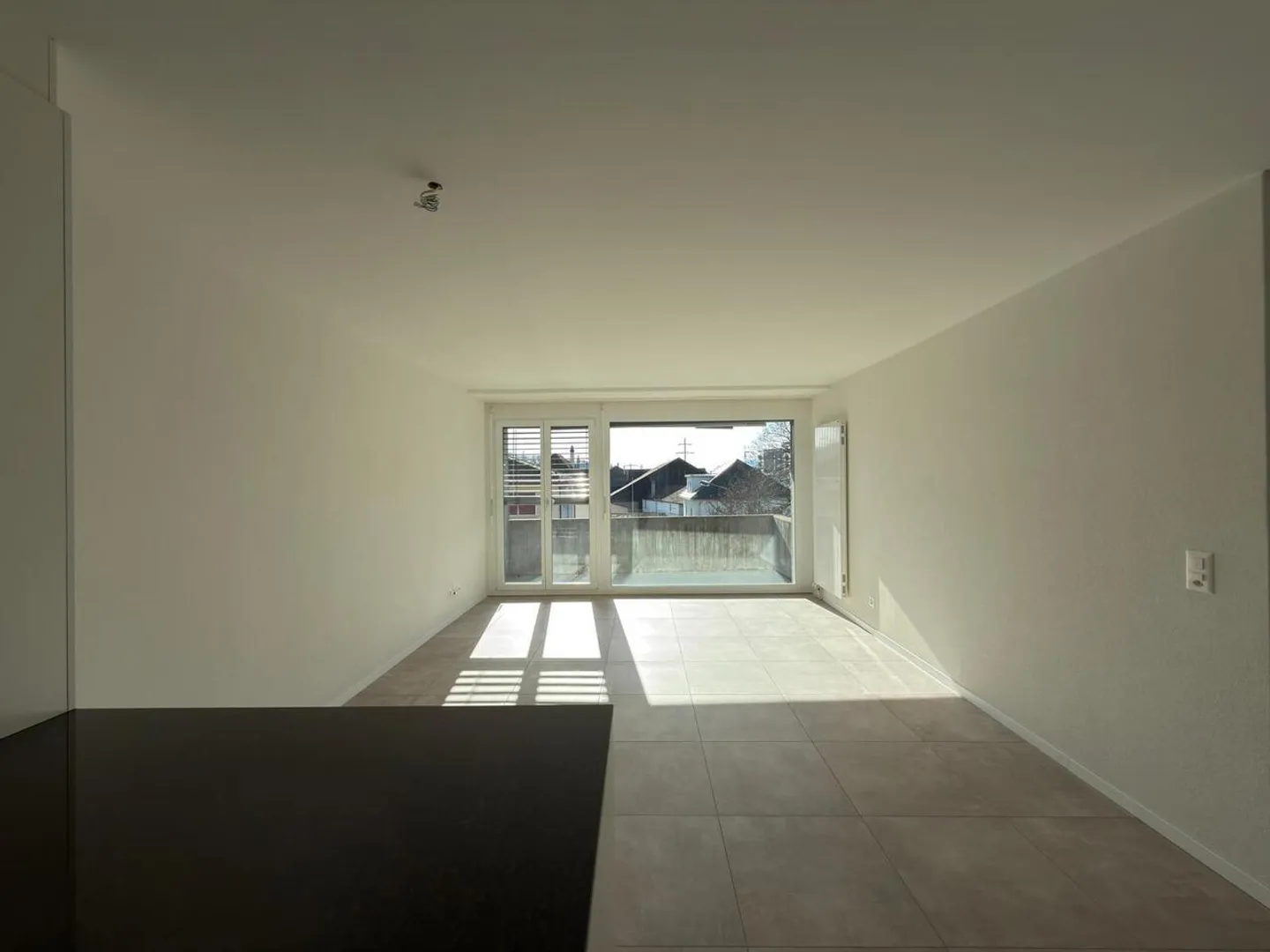 Beautiful renovated 3-room apartment - Photo 2 of 8