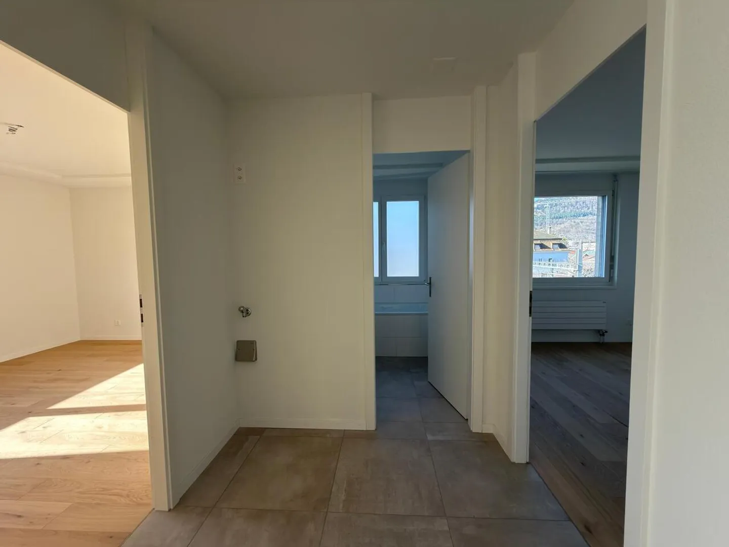 Beautiful renovated 3-room apartment - Photo 5 of 8