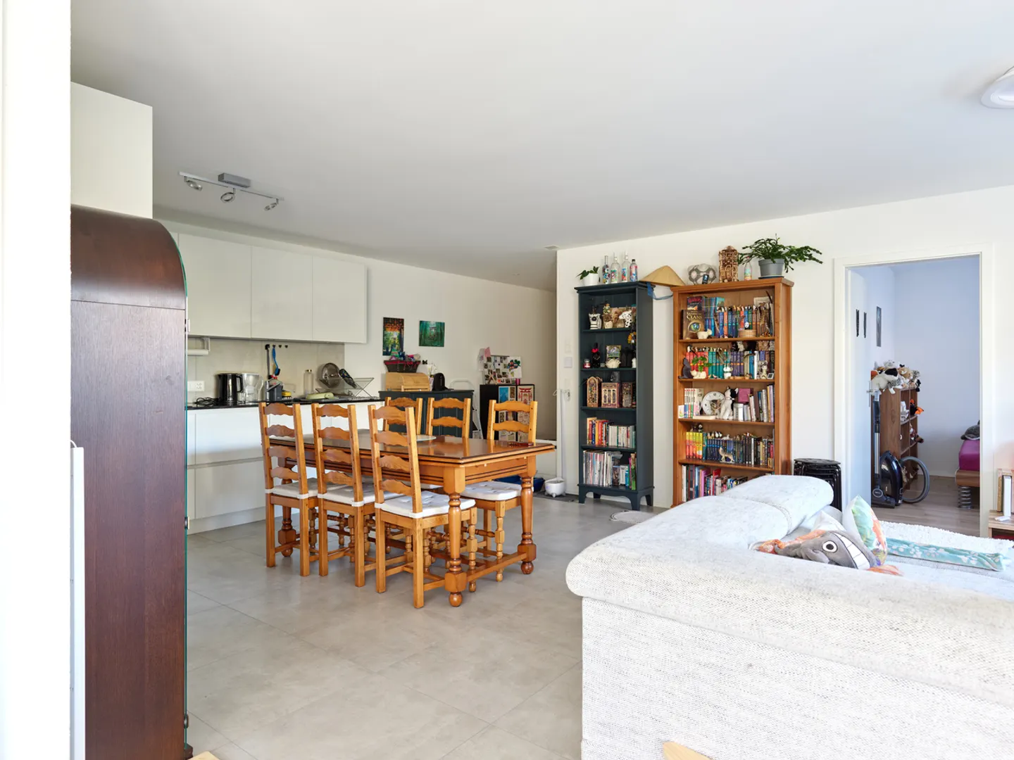 Zu verkaufen - 3,5-Zimmer-Wohnung mit Terrasse und Garten - Foto 2 von 12