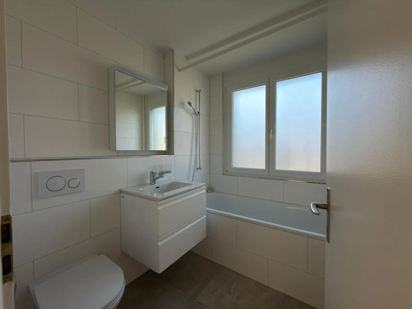 Beautiful renovated 3-room apartment - Photo 8 of 8
