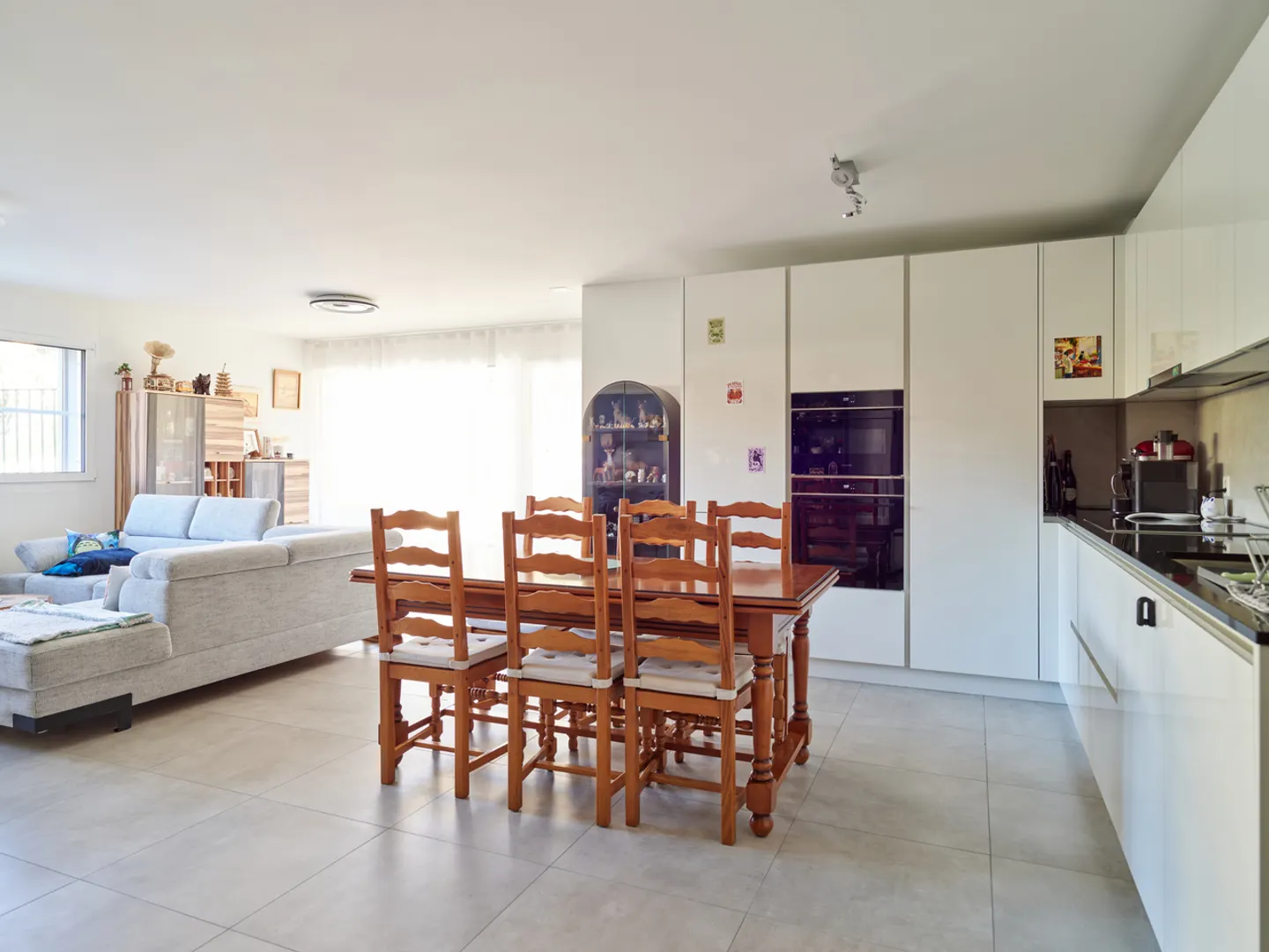Zu verkaufen - 3,5-Zimmer-Wohnung mit Terrasse und Garten - Foto 3 von 12