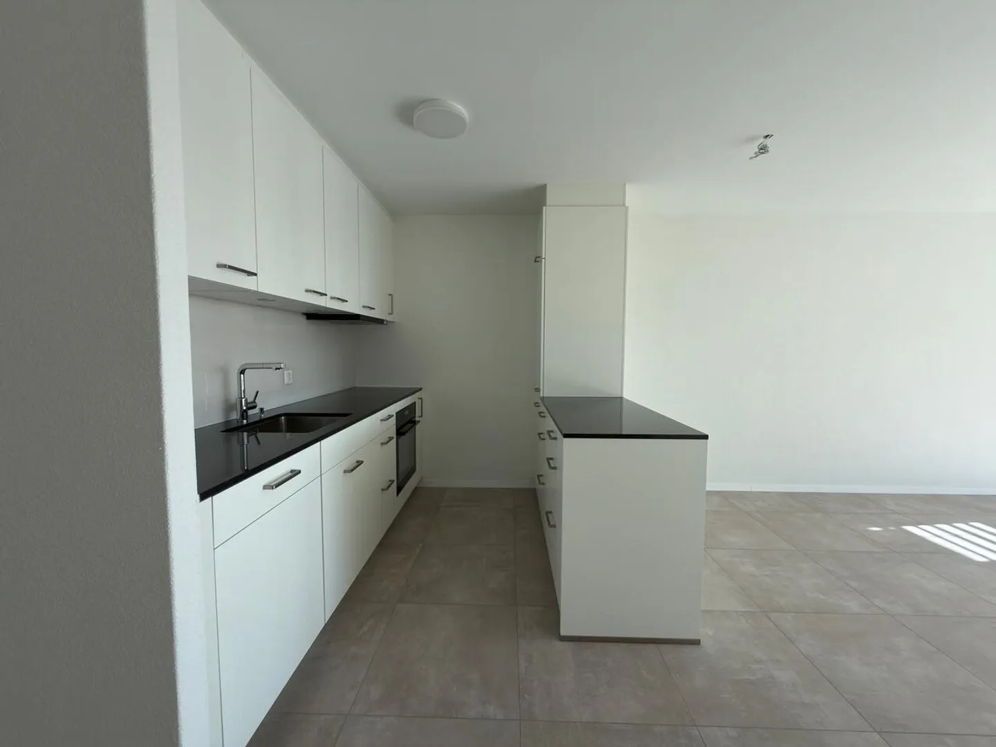 Beautiful renovated 3-room apartment - Photo 4 of 8