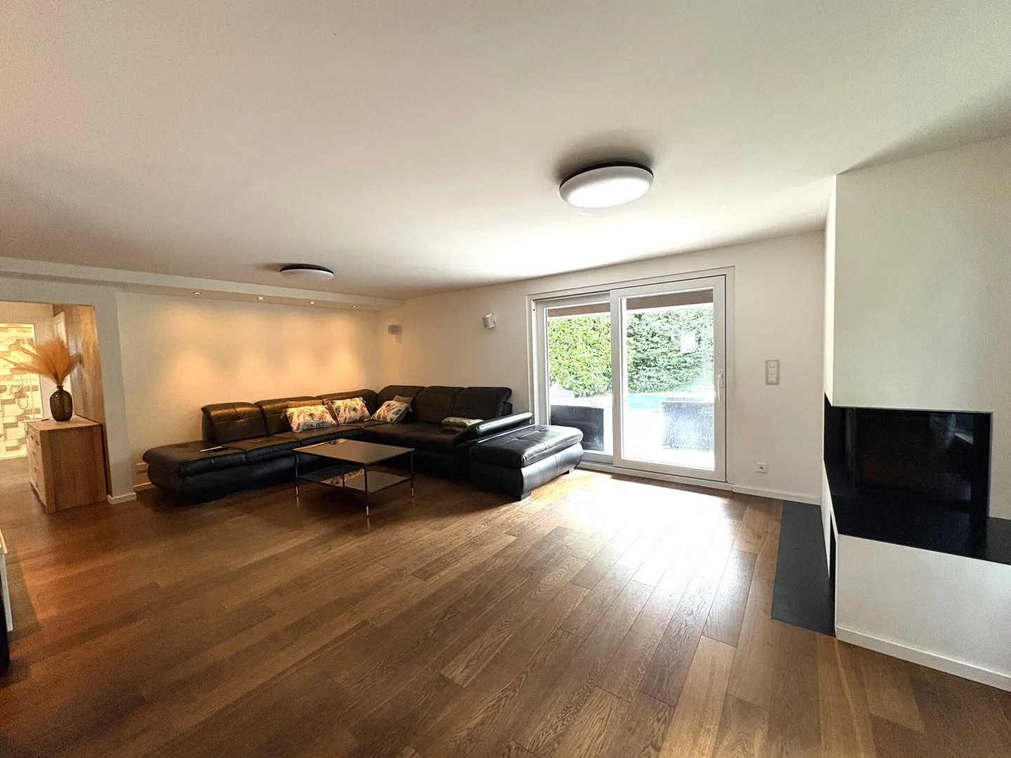 Sogno Familiare nel Verde - Casa Unifamiliare Moderna di 7½ Stanze - Foto 4 di 15