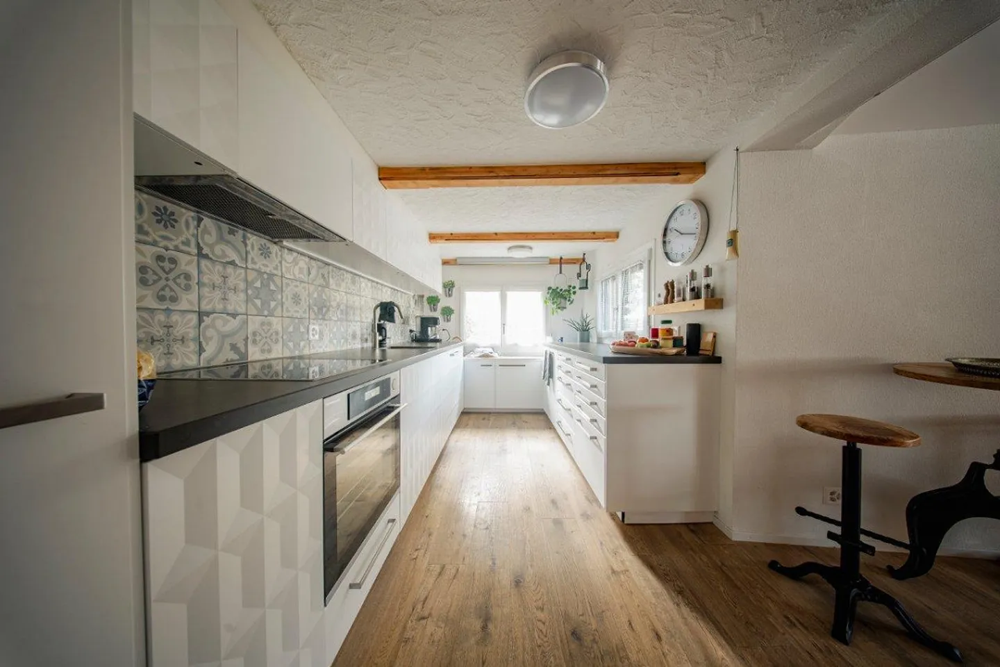 Charmantes Wohnhaus mit Stall u. Garagen an ländlicher Lage in Paspels - Foto 10 von 15