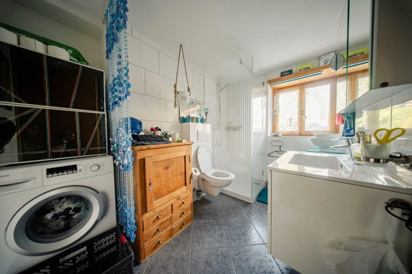 Charmantes Wohnhaus mit Stall u. Garagen an ländlicher Lage in Paspels - Foto 11 von 15