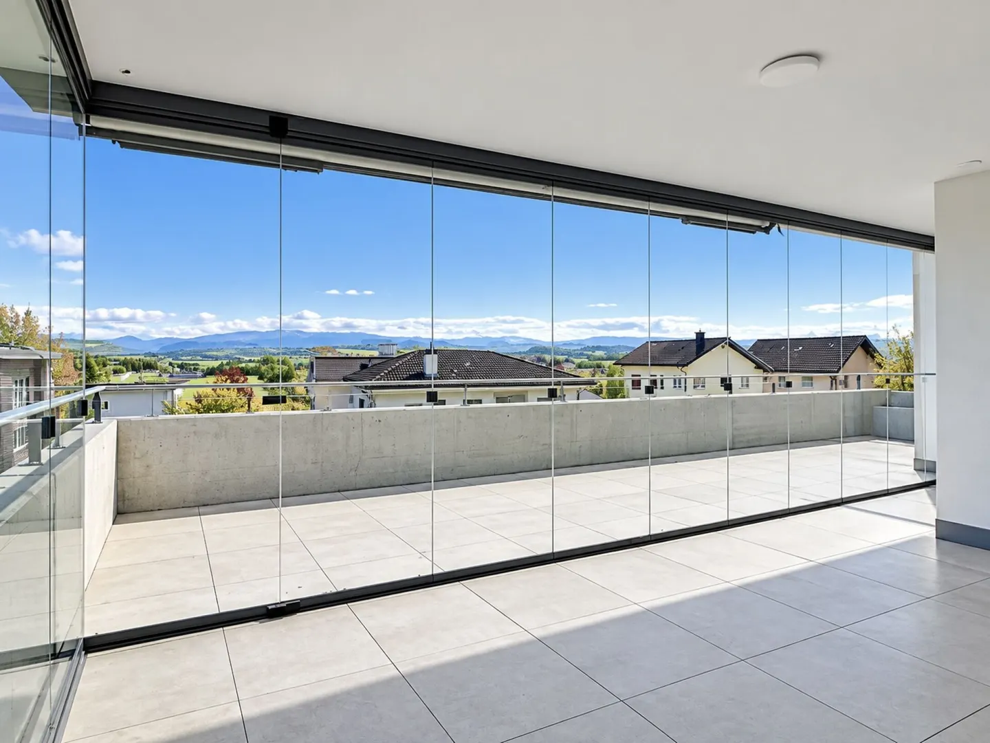 Modernes Apartment mit atemberaubender Aussicht - Foto 3 von 6