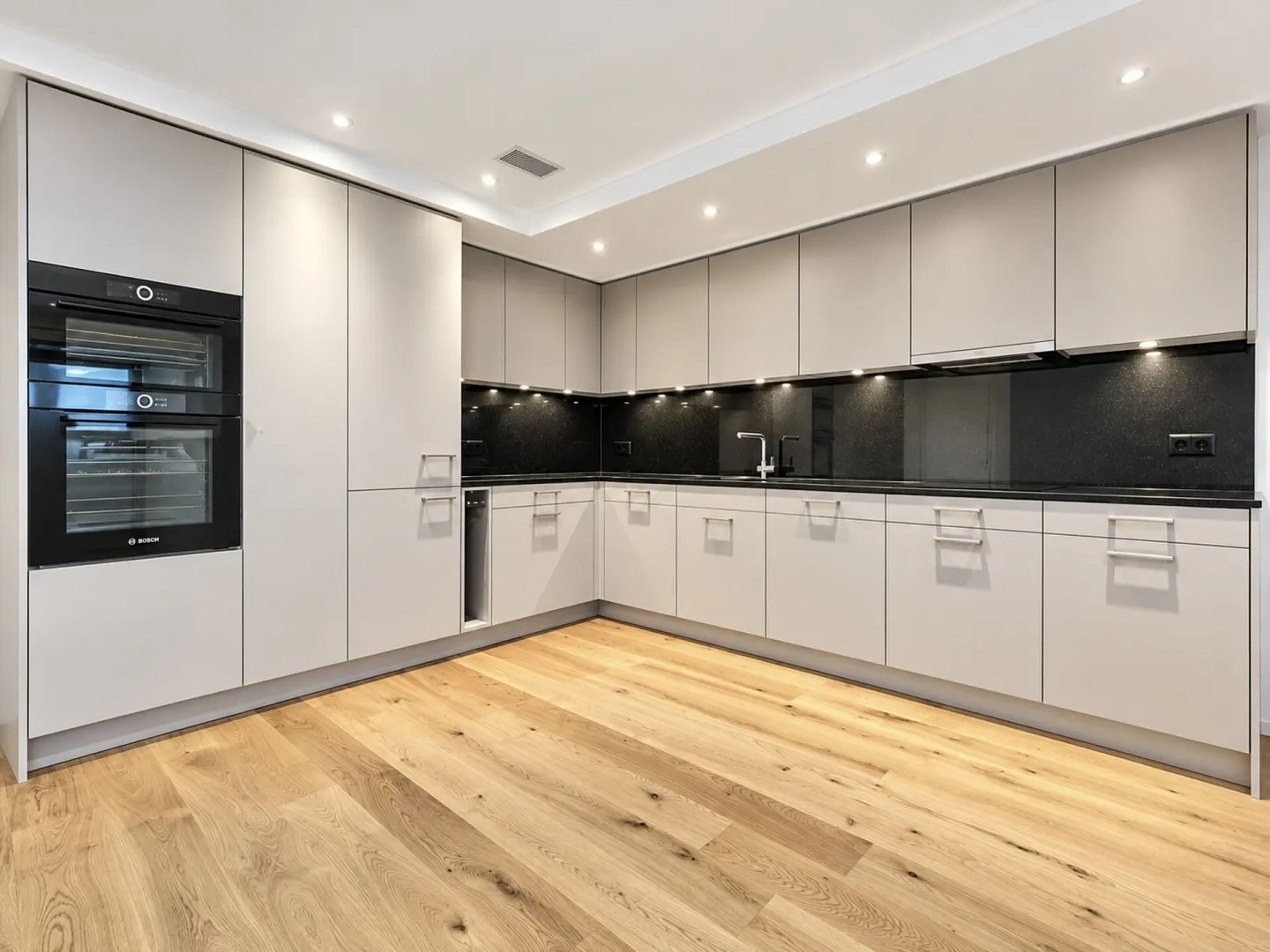 Modernes Apartment mit atemberaubender Aussicht - Foto 4 von 6