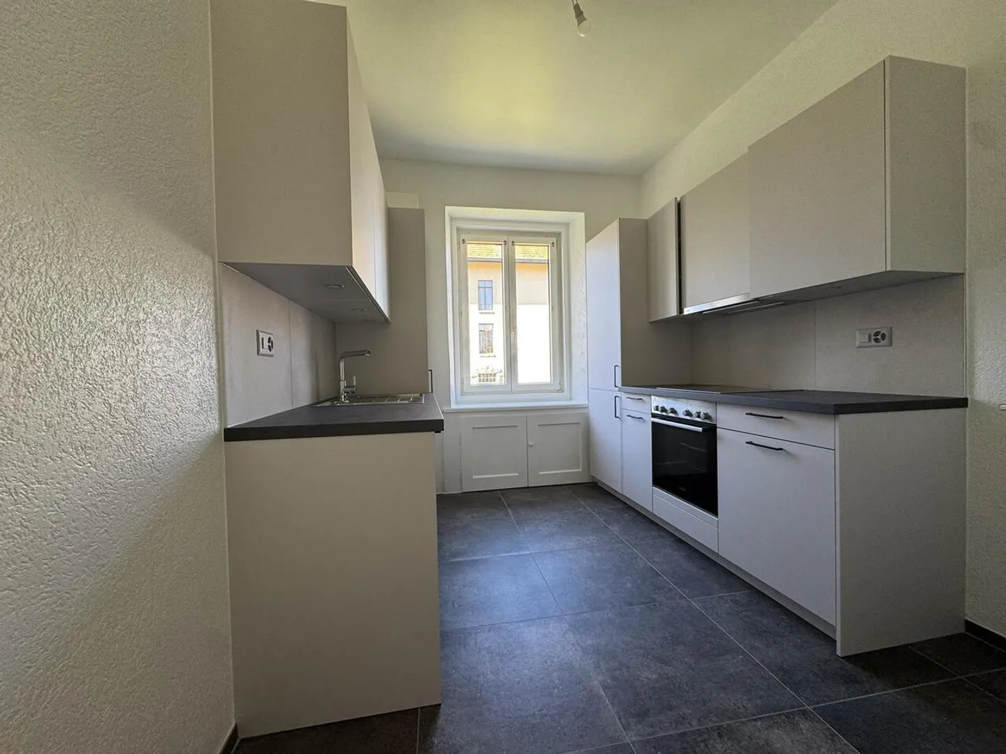 Superbe 4.5 pièces rénové avec parquet en chevrons – 1er loyer offert - Photo 1 of 7