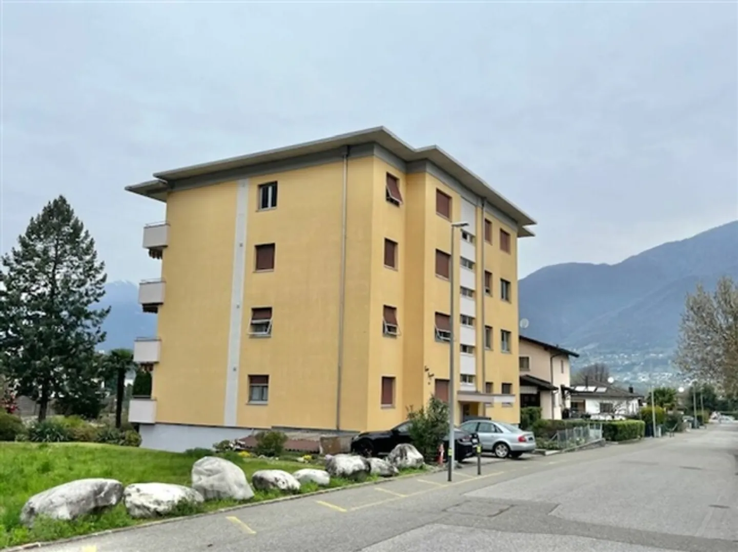 À VENDRE À QUARTINO - APPARTEMENT DE 3,5 PIÈCES AU 2E ÉTAGE - Photo 1 sur 15