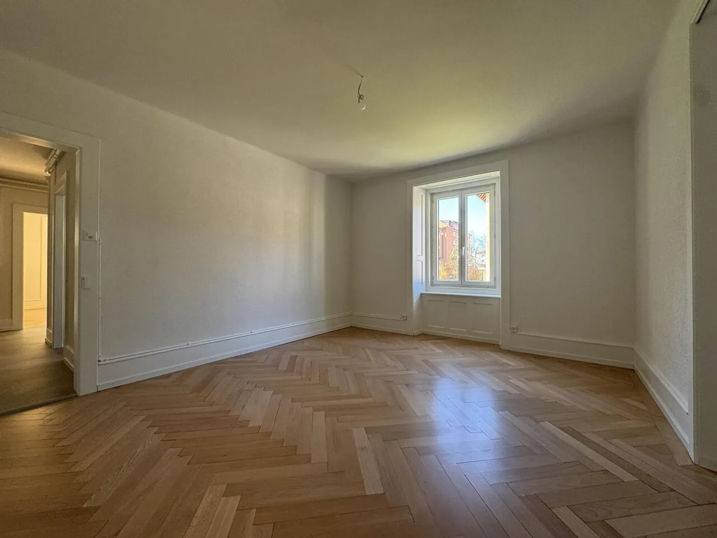 Superbe 4.5 pièces rénové avec parquet en chevrons – 1er loyer offert - Photo 3 of 7