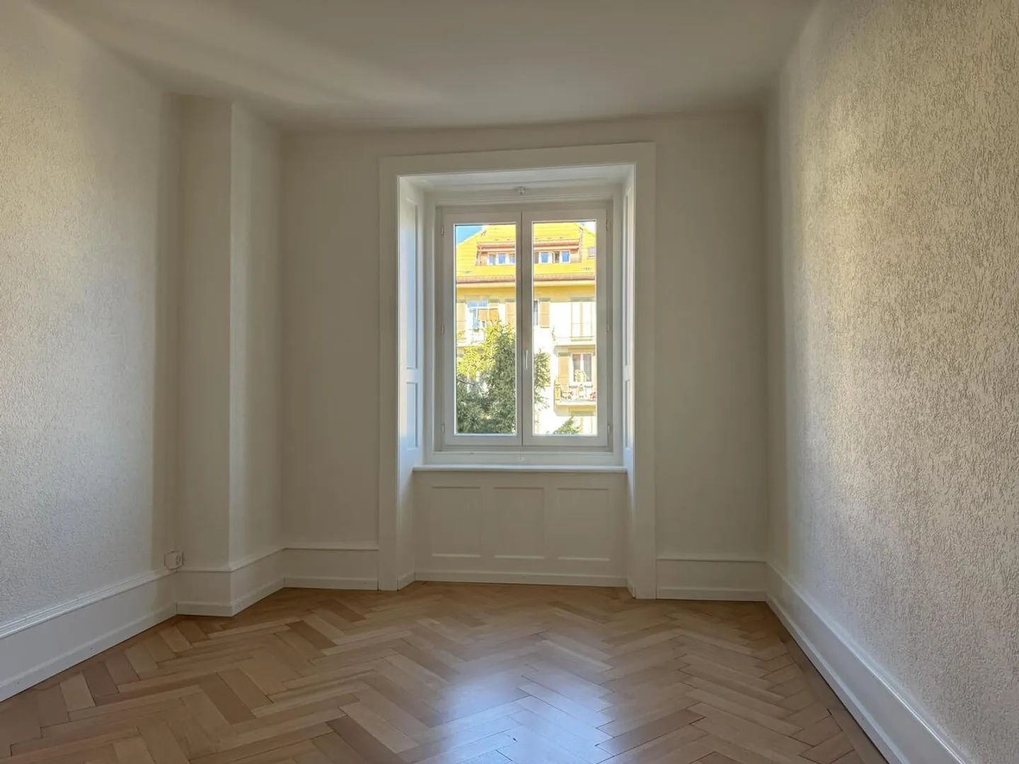 Superbe 4.5 pièces rénové avec parquet en chevrons – 1er loyer offert - Photo 5 of 7