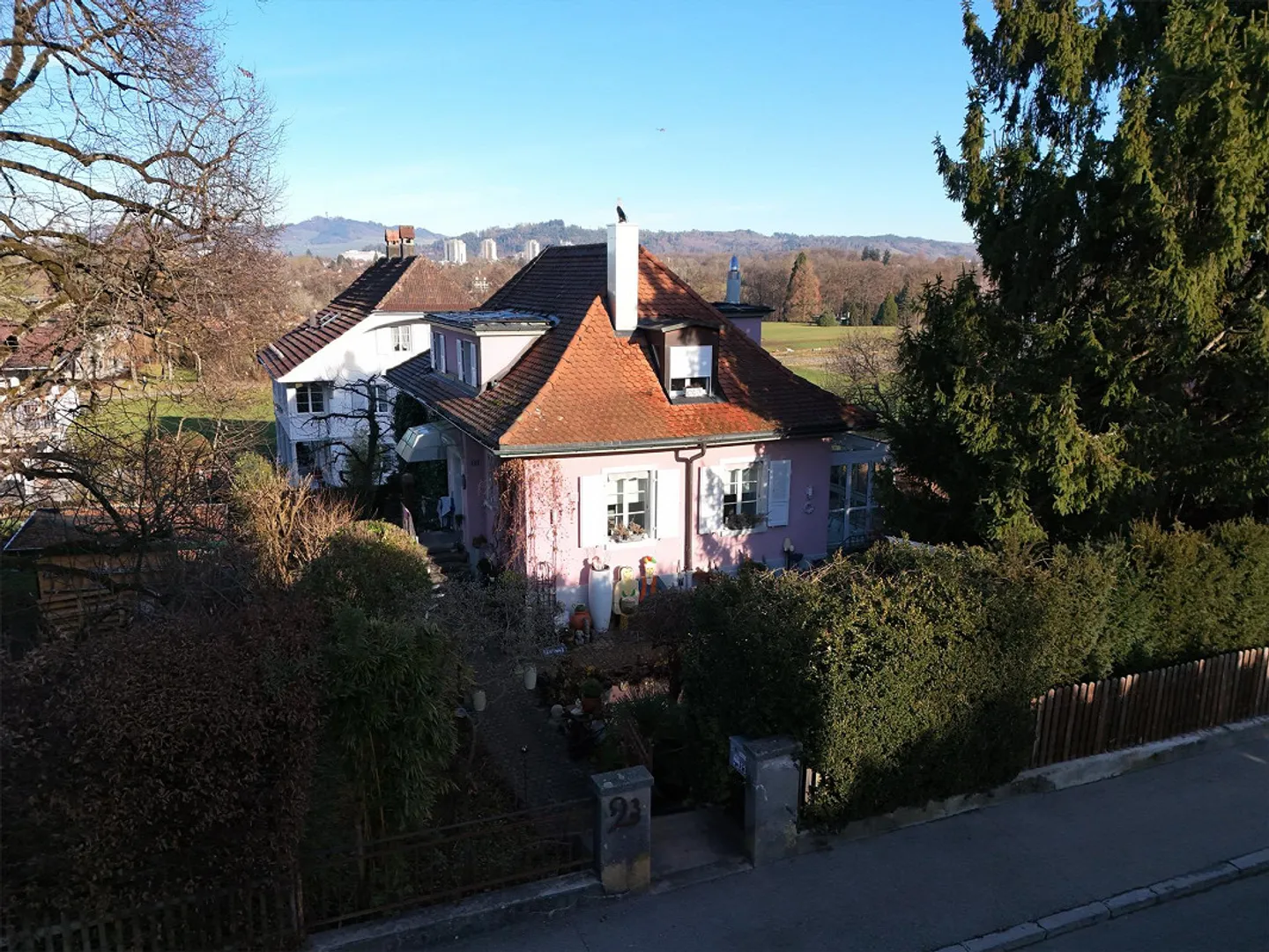 6½-Room Single-Family House with Pool in a Quiet Location in Wabern - Photo 1 of 22