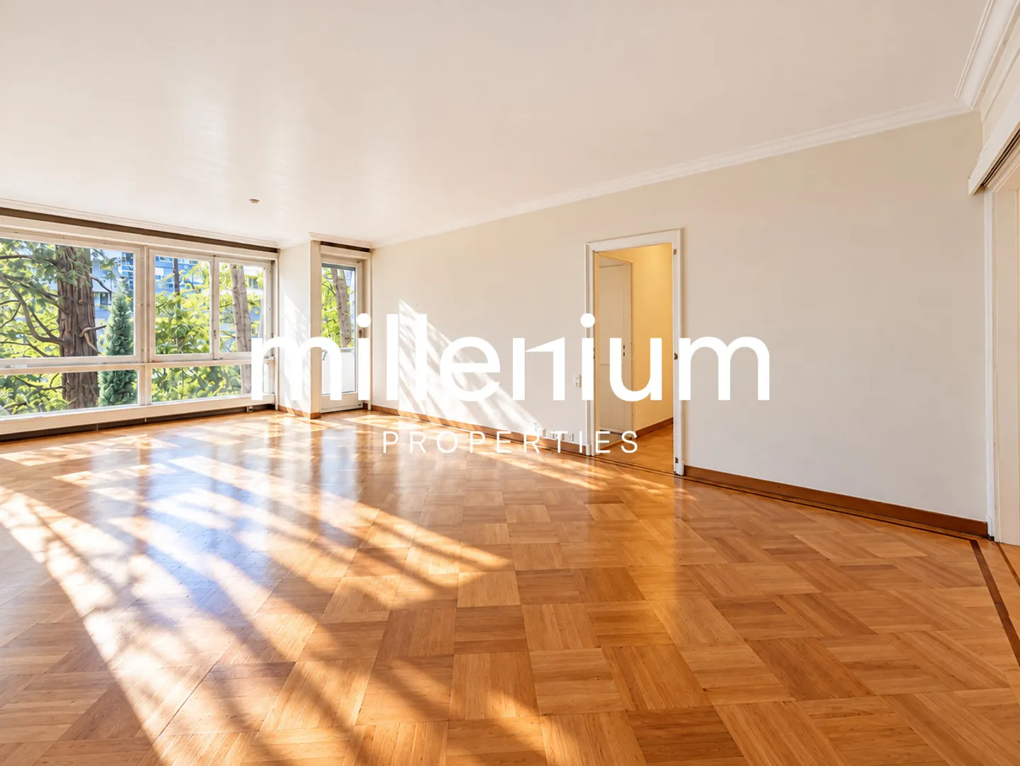 Elegant Apartment with Pool - Photo 3 of 18