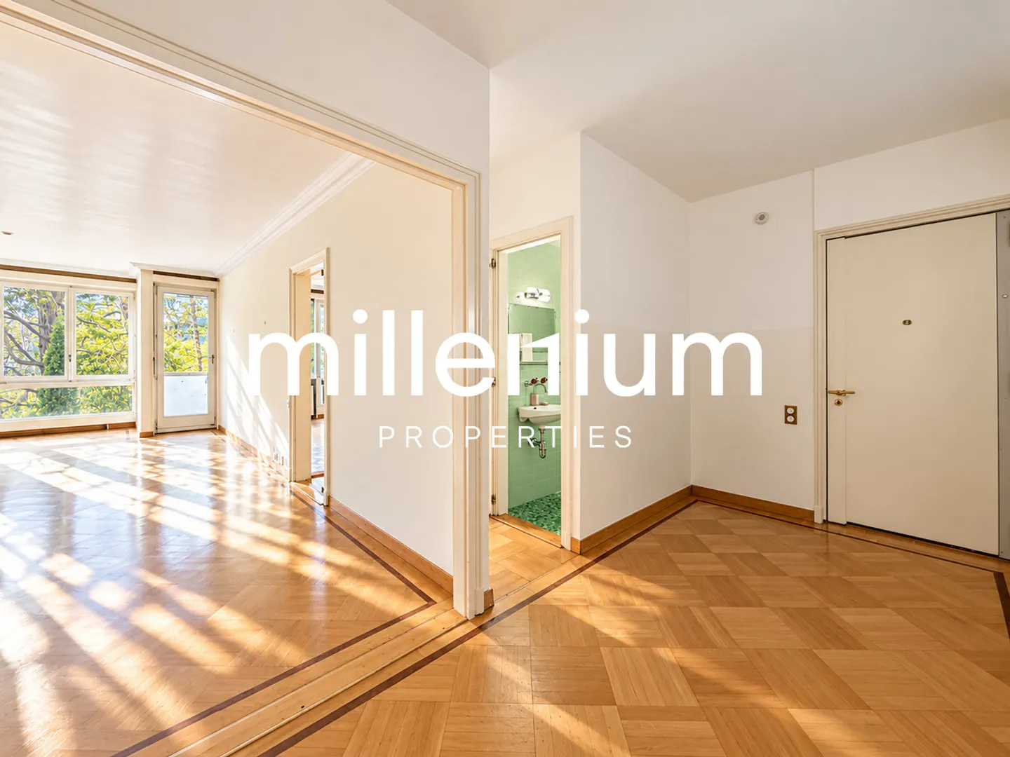 Elegant Apartment with Pool - Photo 4 of 18