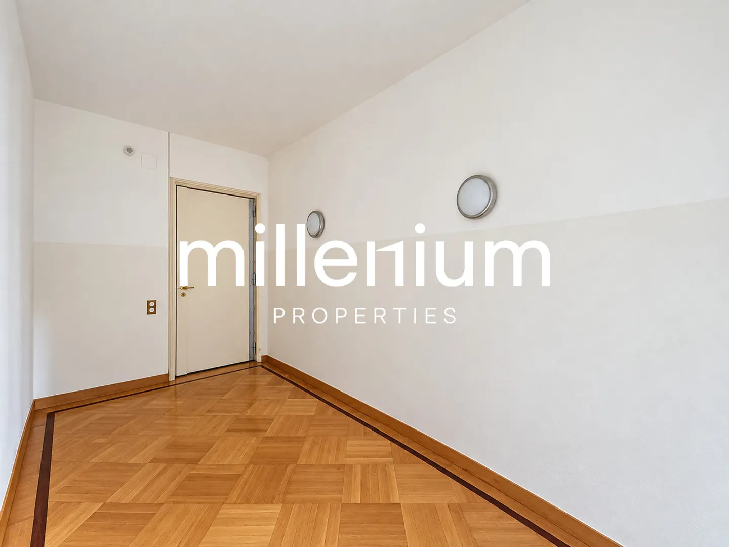 Elegant Apartment with Pool - Photo 5 of 18