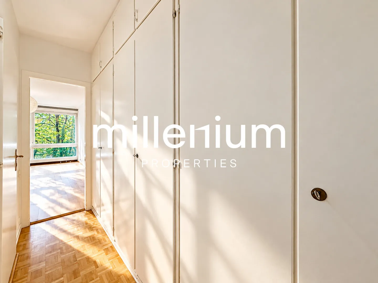 Elegant Apartment with Pool - Photo 12 of 18