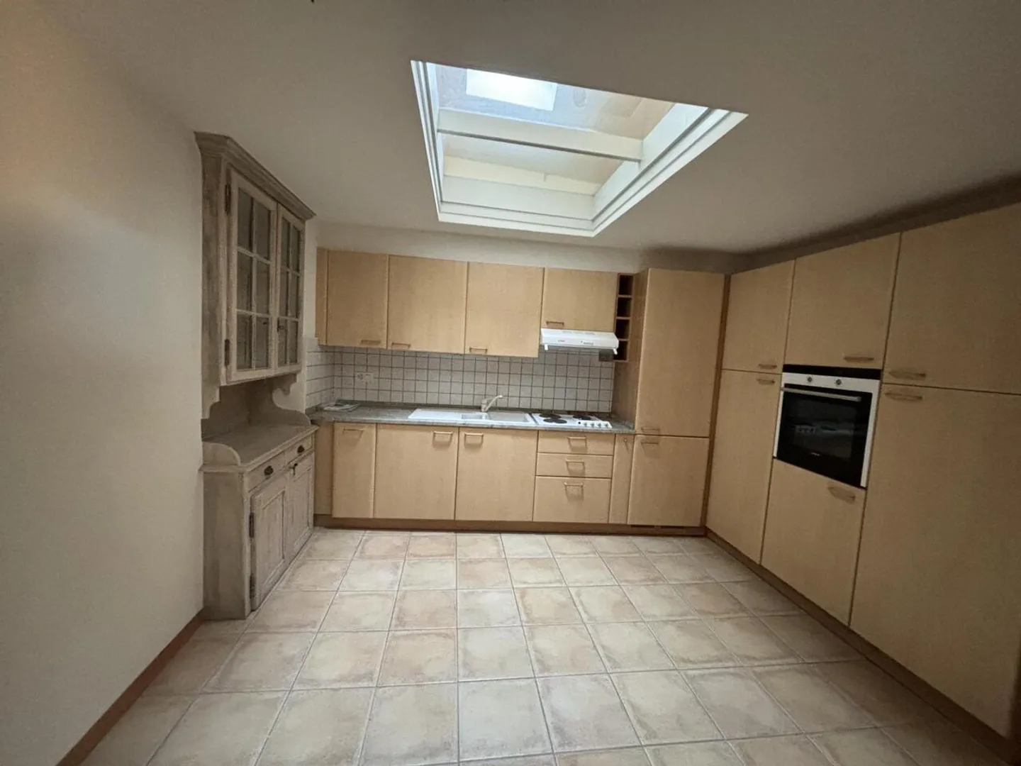 À LOUER – Appartement atypique de 2.5 pièces en duplex à Saint-Aubin - Photo 3 sur 6