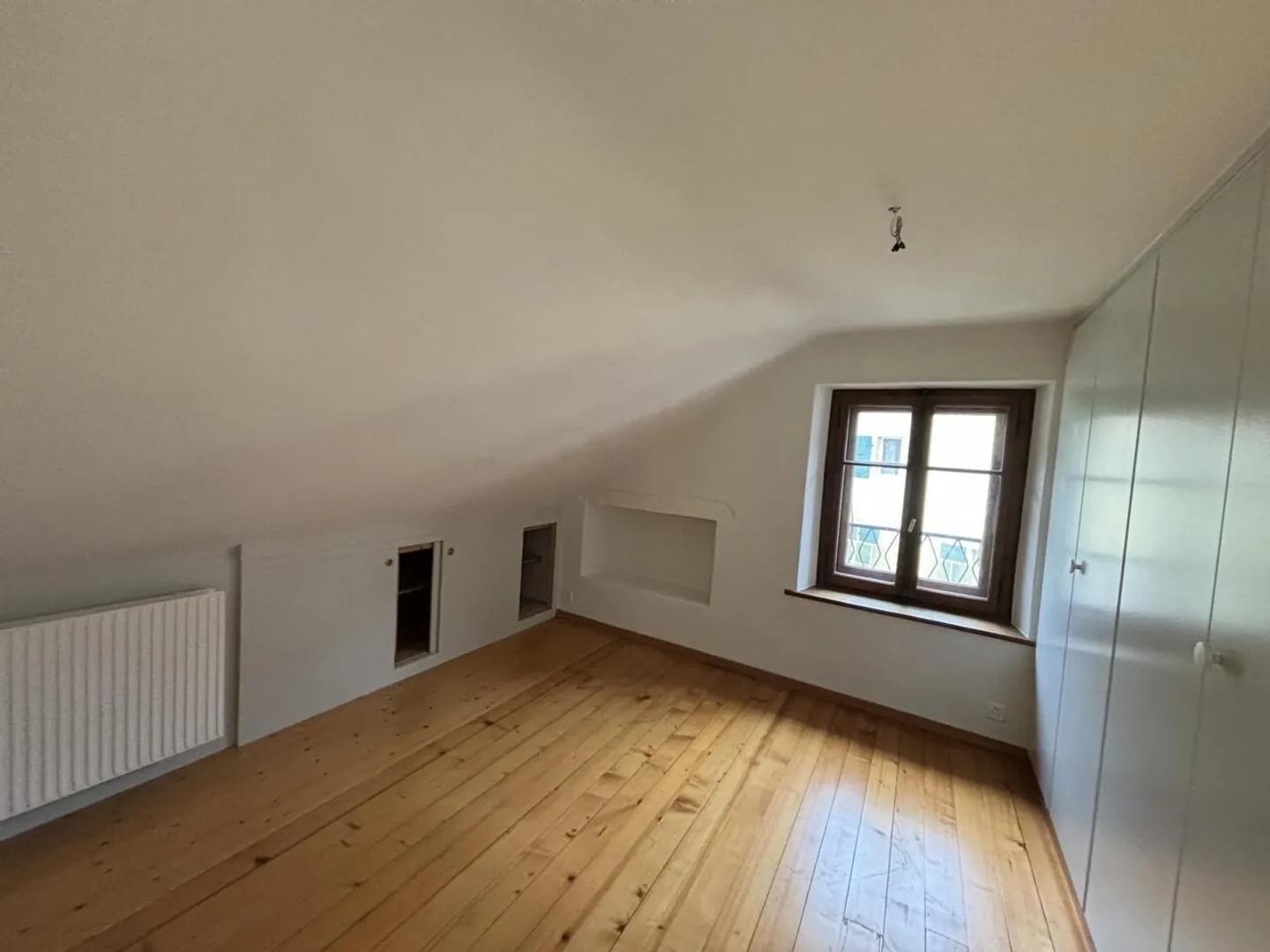 À LOUER – Appartement atypique de 2.5 pièces en duplex à Saint-Aubin - Photo 4 sur 6