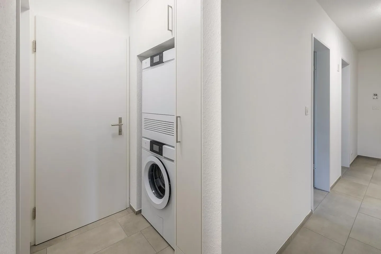 Freshly renovated 3-room apartment with patio and washing tower - Photo 3 of 5