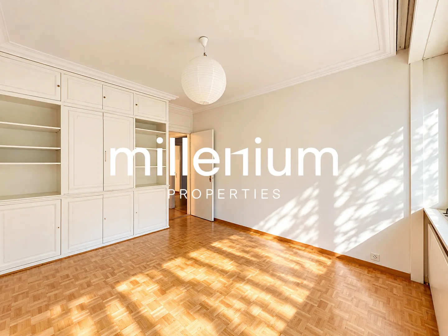 Elegant Apartment with Pool - Photo 16 of 18