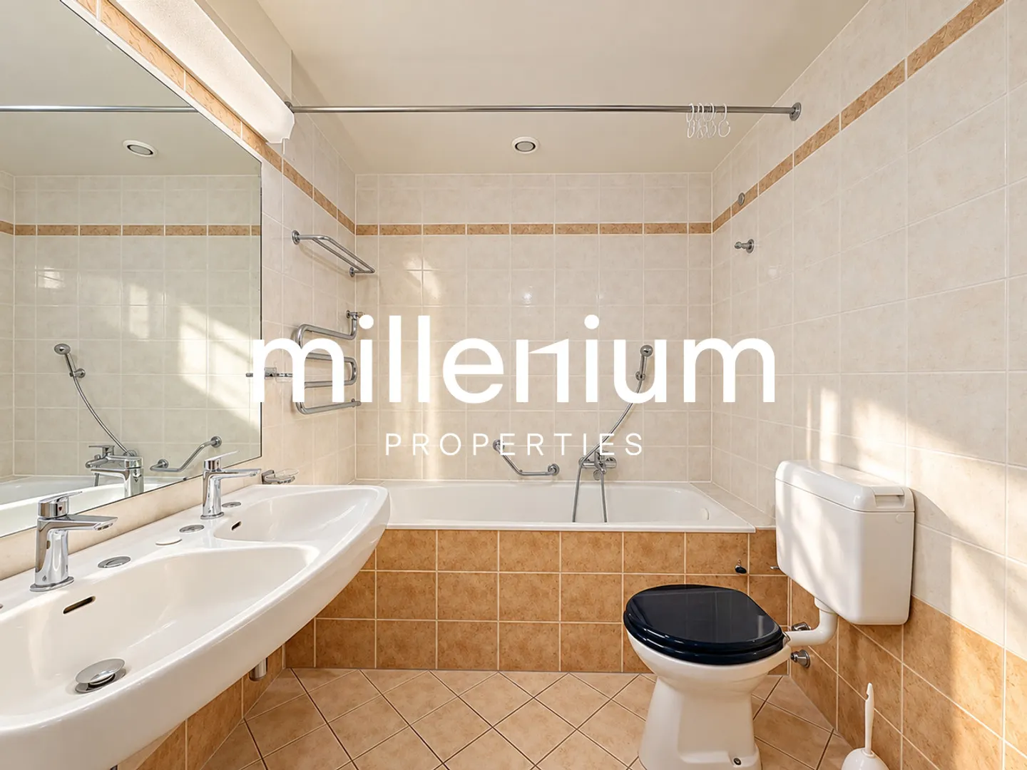Elegant Apartment with Pool - Photo 14 of 18
