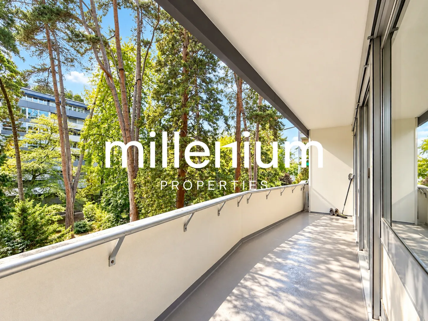 Elegant Apartment with Pool - Photo 18 of 18