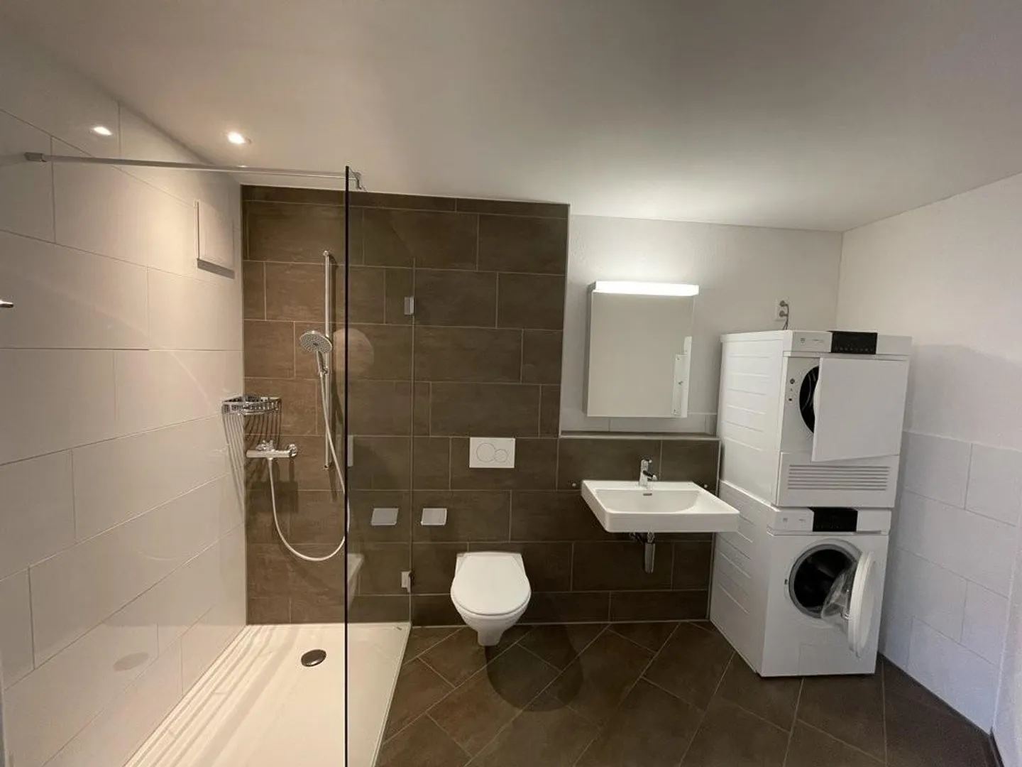 Appartamento luminoso e moderno in una posizione tranquilla - Foto 5 di 8