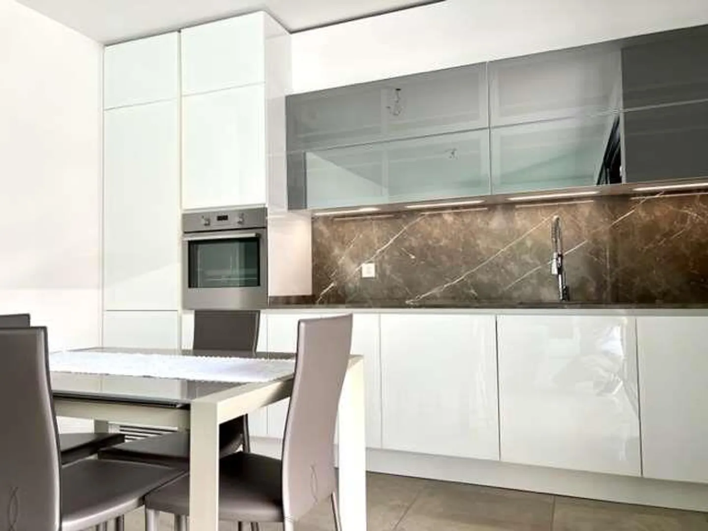 Appartamento di alto standard con terrazza - Foto 3 di 13