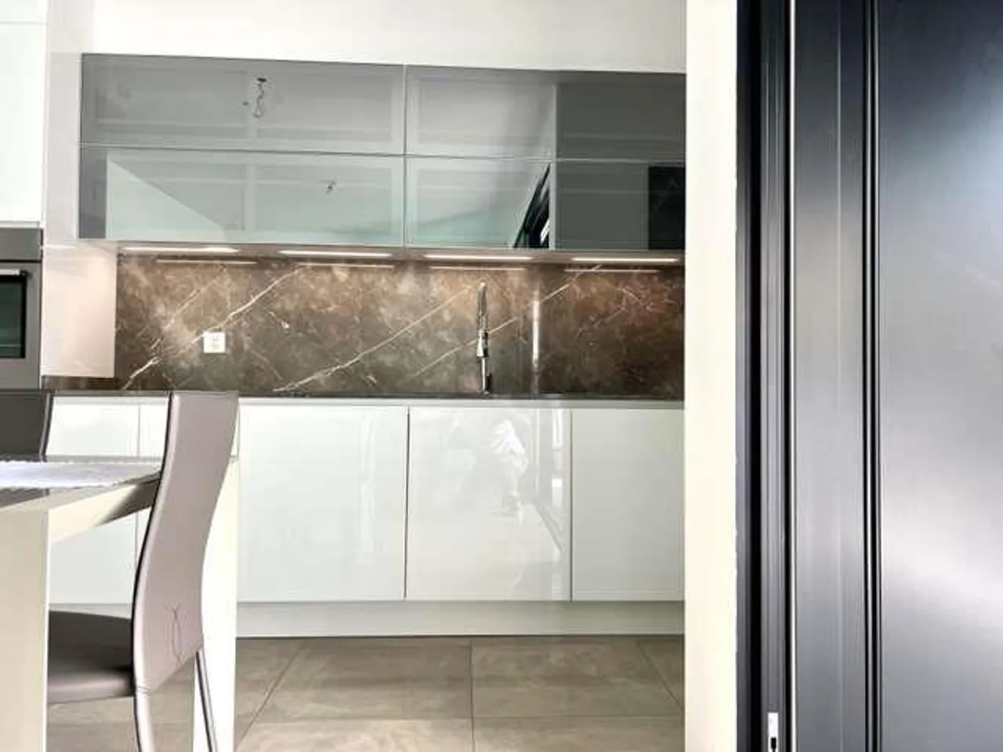 Appartamento di alto standard con terrazza - Foto 4 di 13