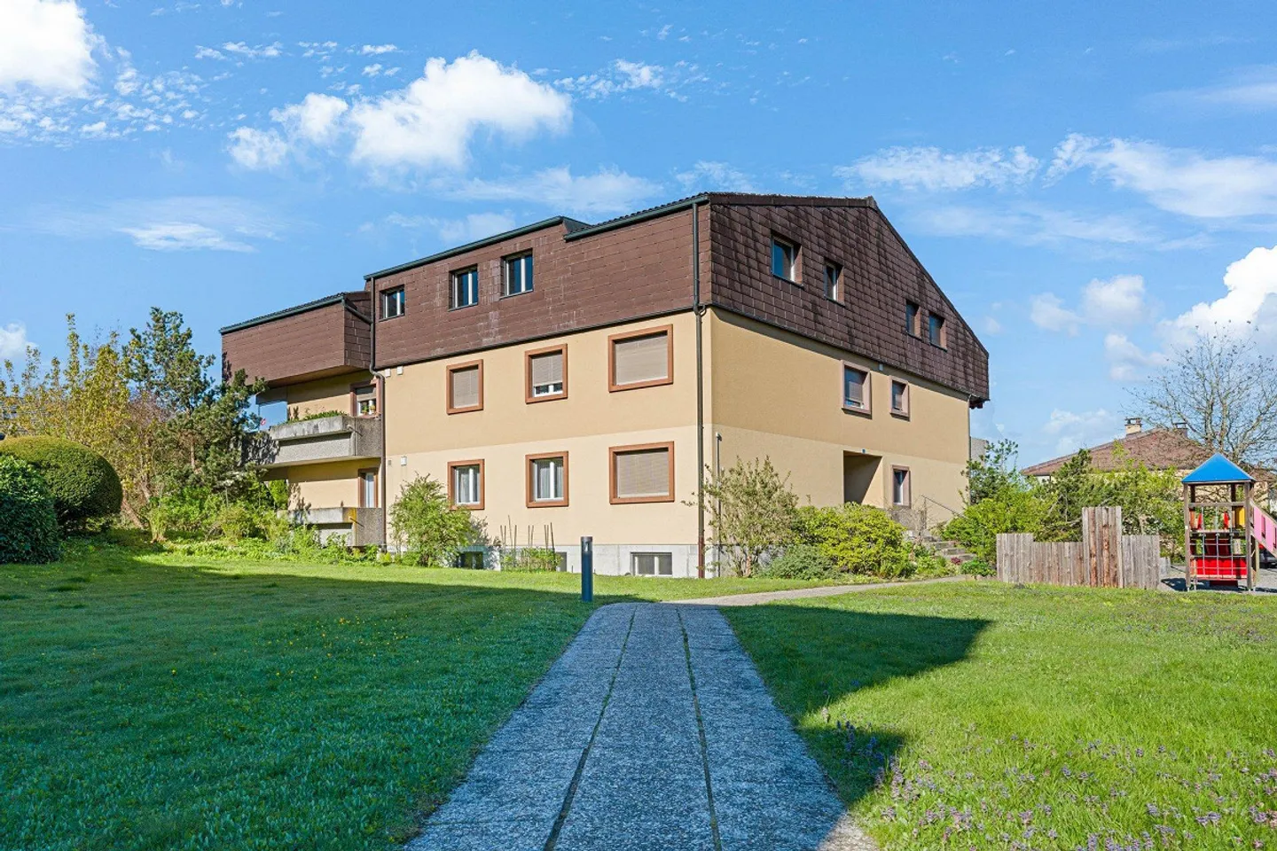 Casa familiare con balcone - Foto 1 di 12