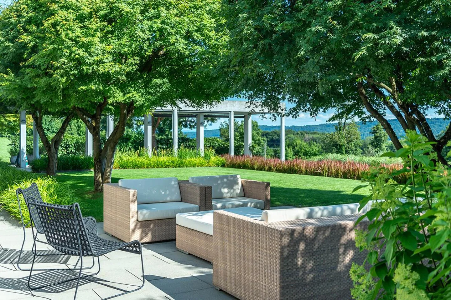 Stylish Living - a rare opportunity - Photo 3 of 9
