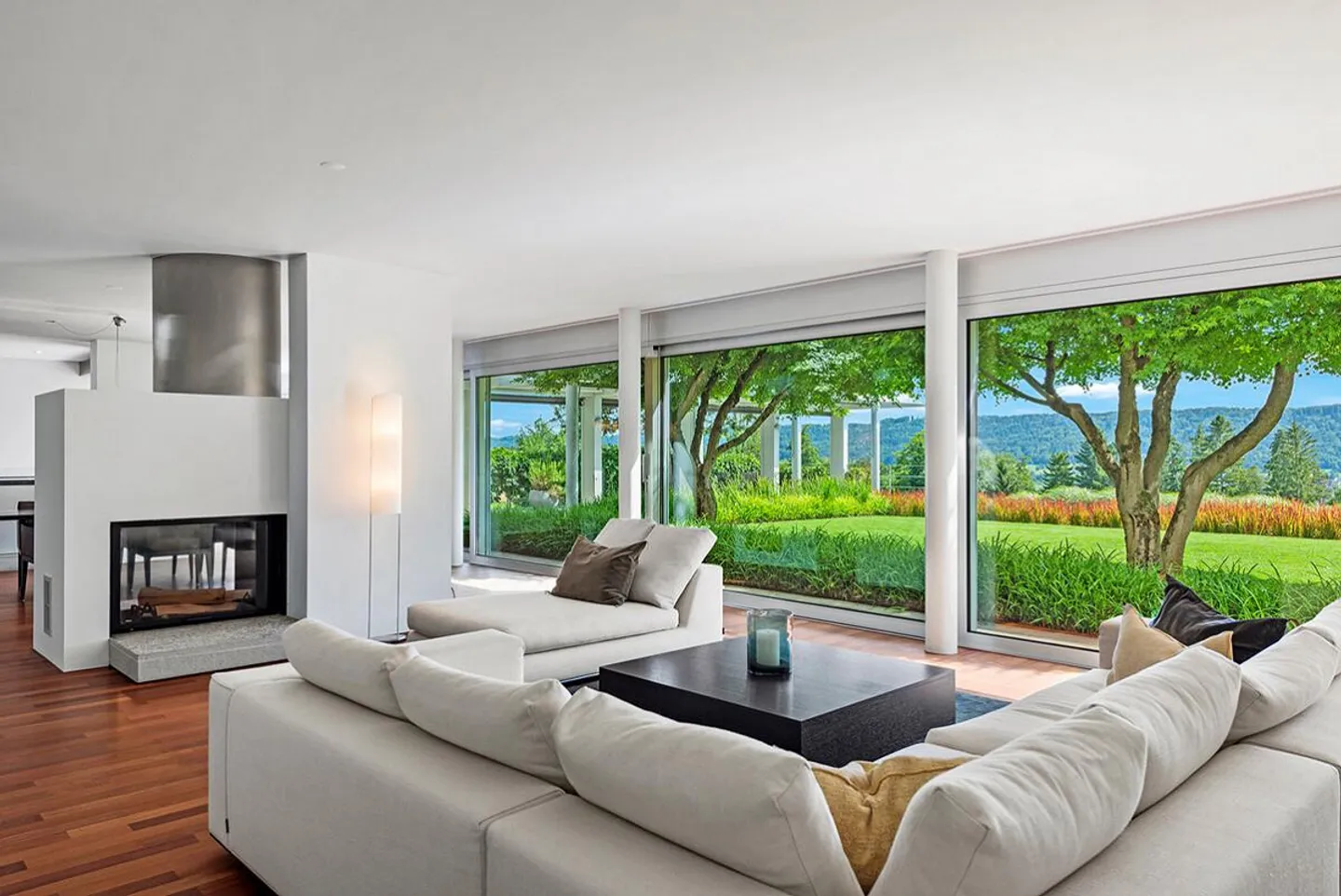 Stylish Living - a rare opportunity - Photo 4 of 9