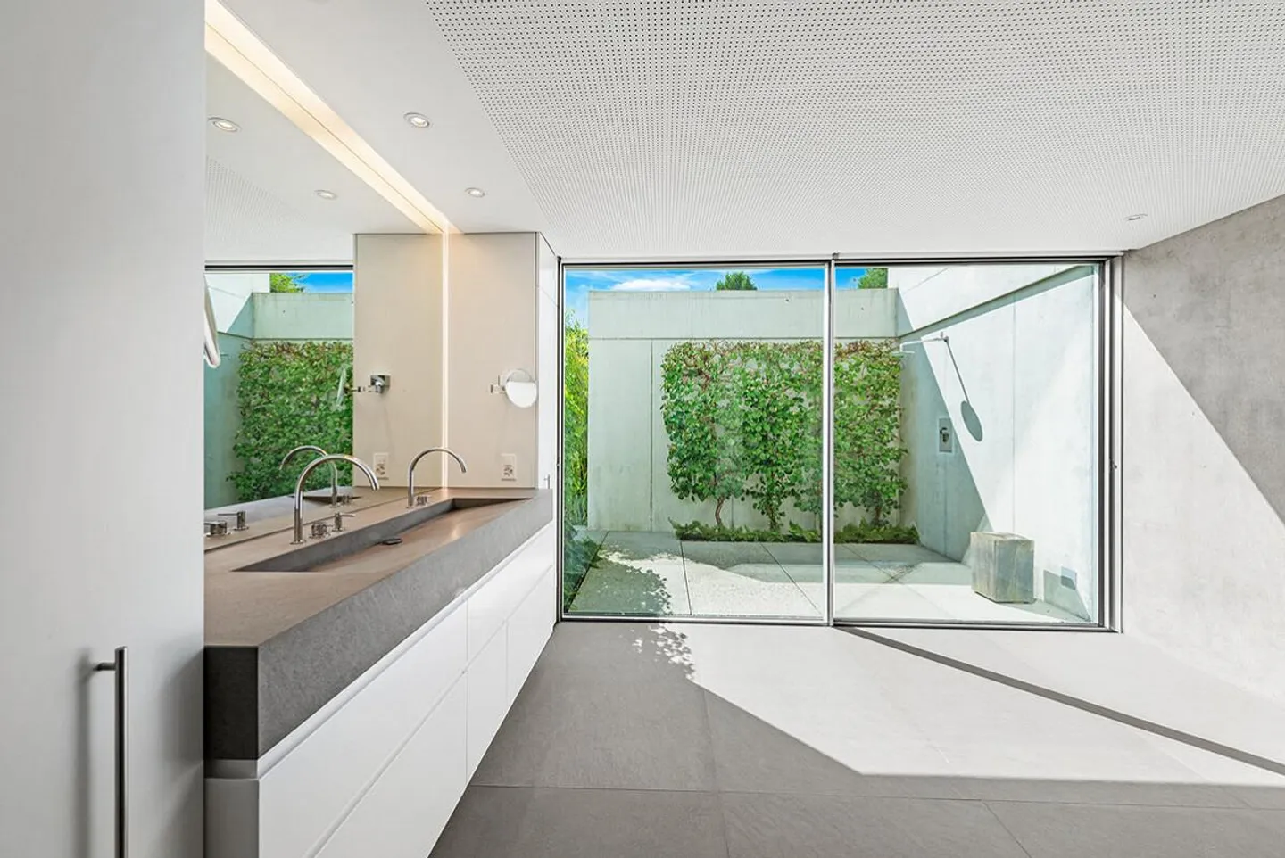 Stylish Living - a rare opportunity - Photo 7 of 9