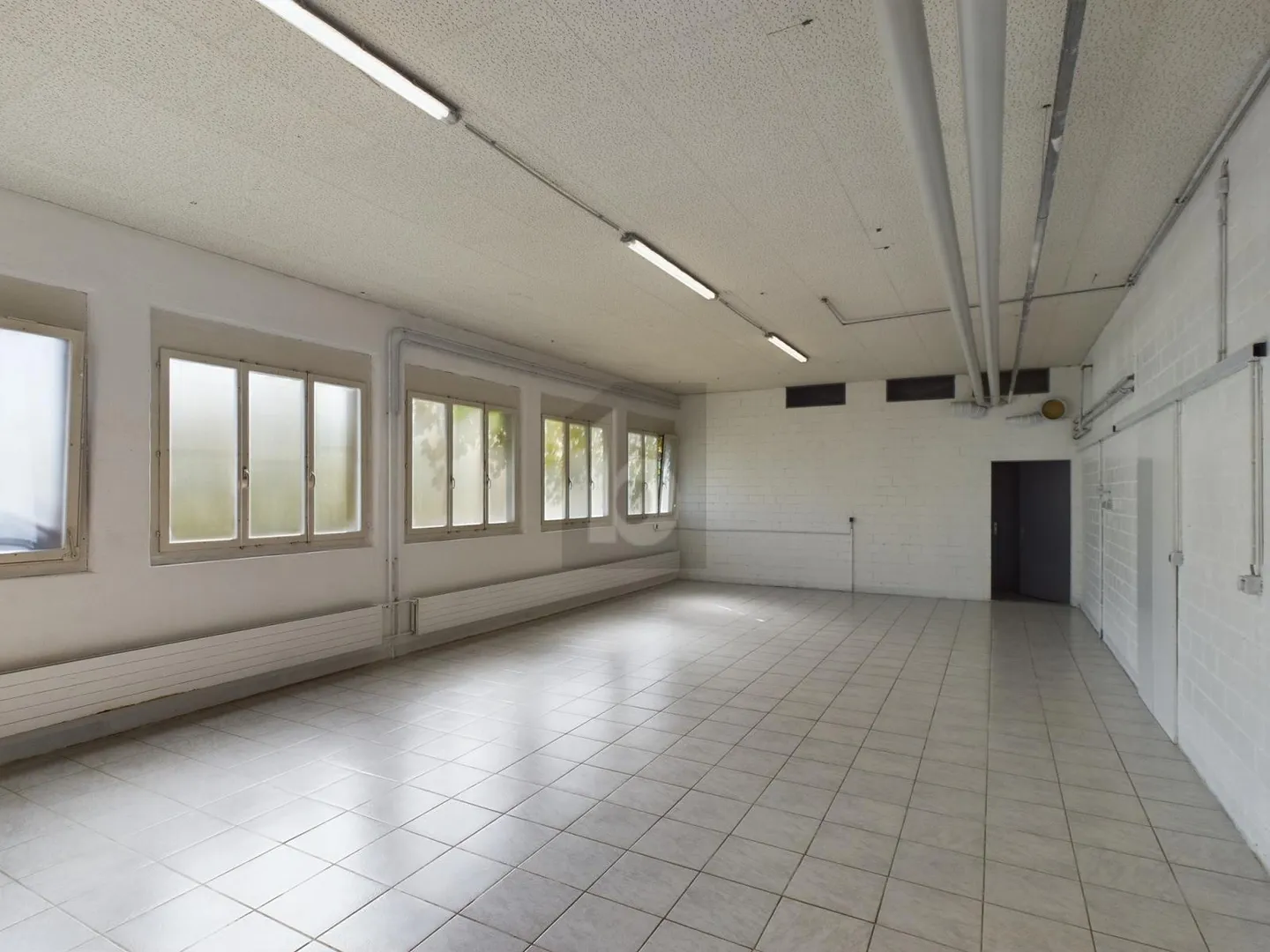 SPACIEUX ET POLYVALENT - Photo 1 sur 6