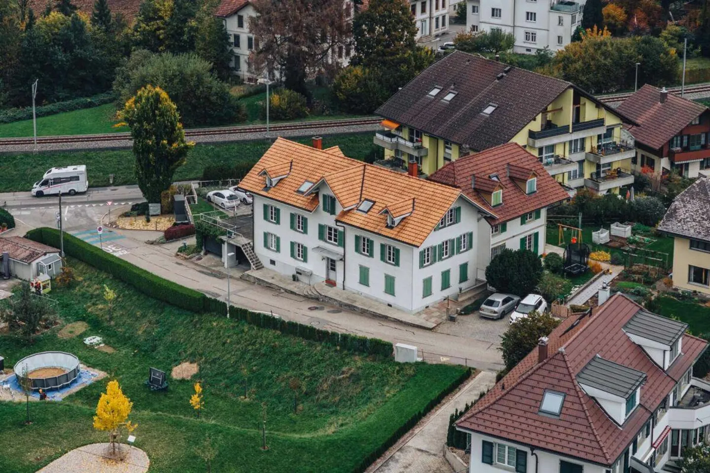 Investment property with renovation potential - Photo 2 of 13