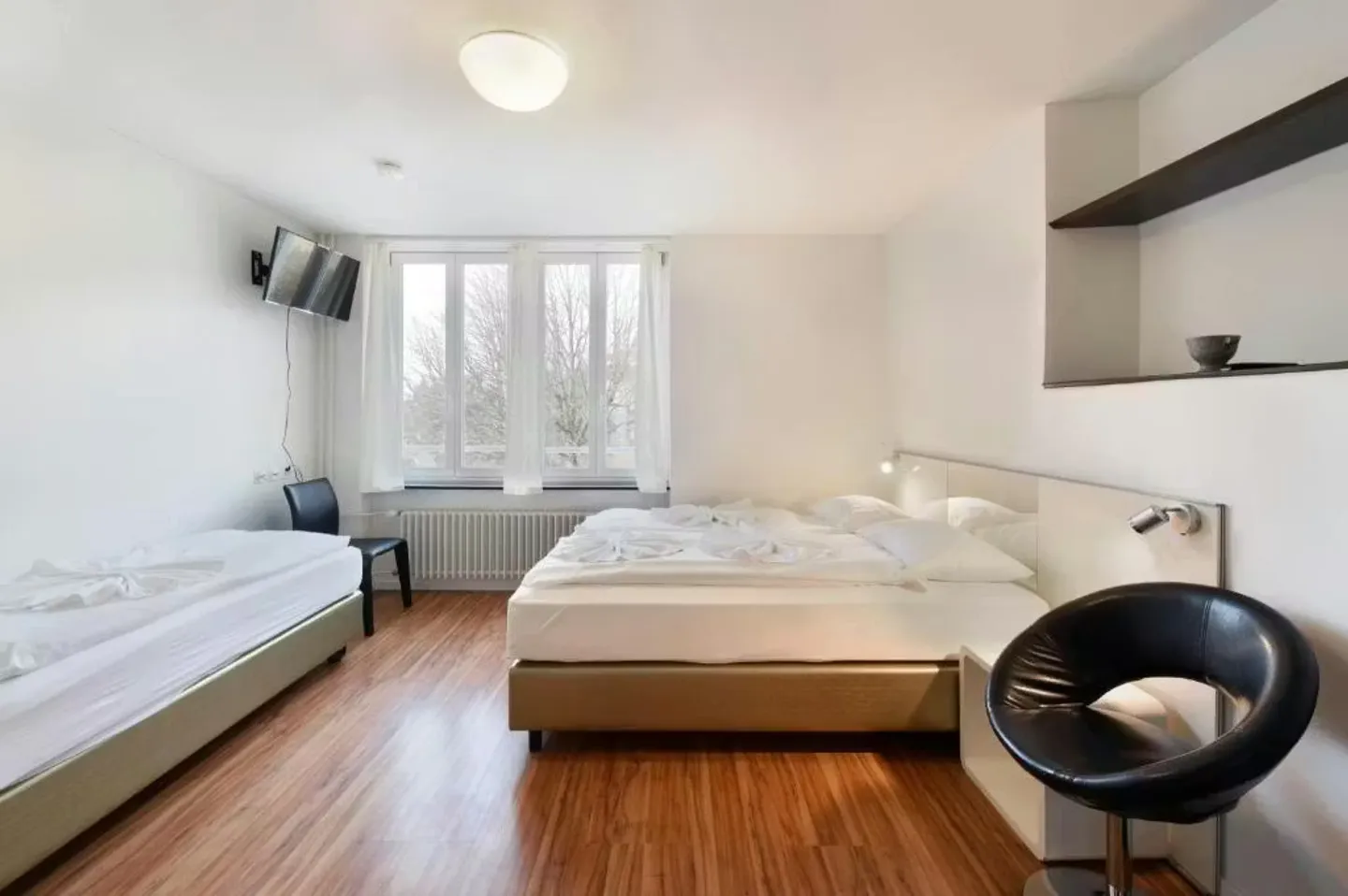 Charming Zurich Apartment - Photo 4 of 7