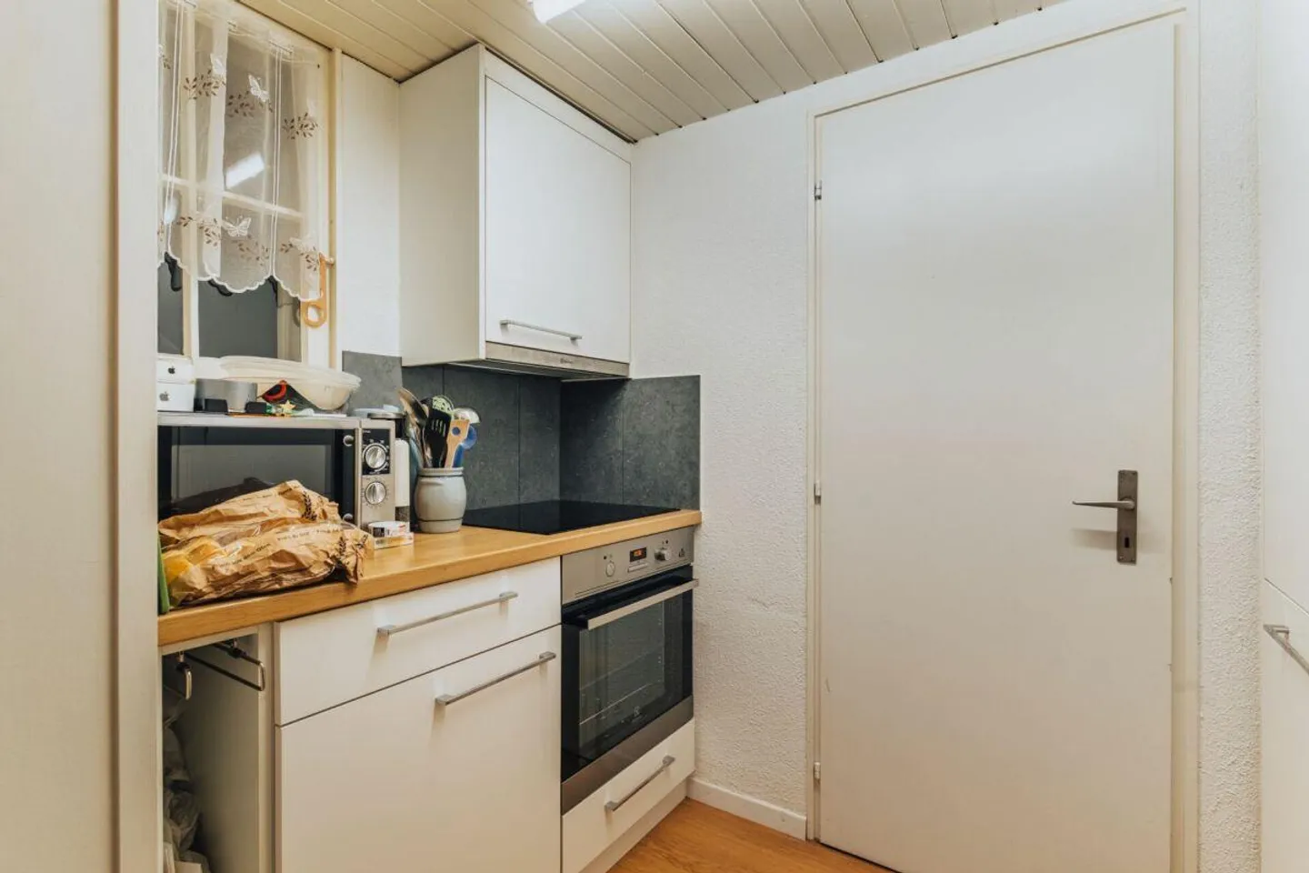 Investment property with renovation potential - Photo 3 of 13