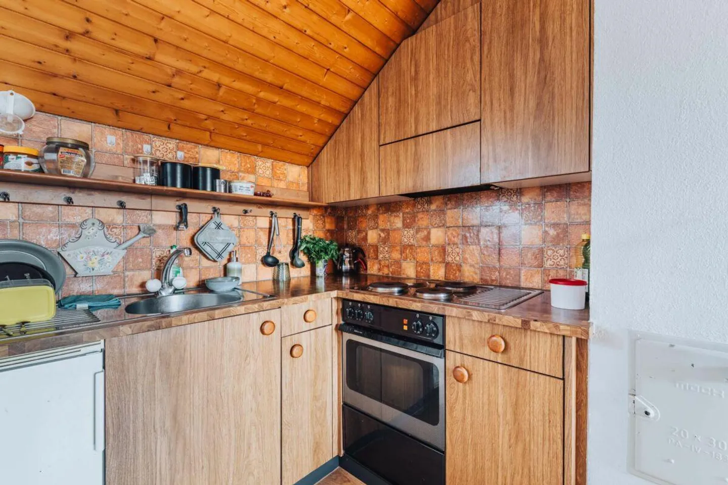 Investment property with renovation potential - Photo 7 of 13