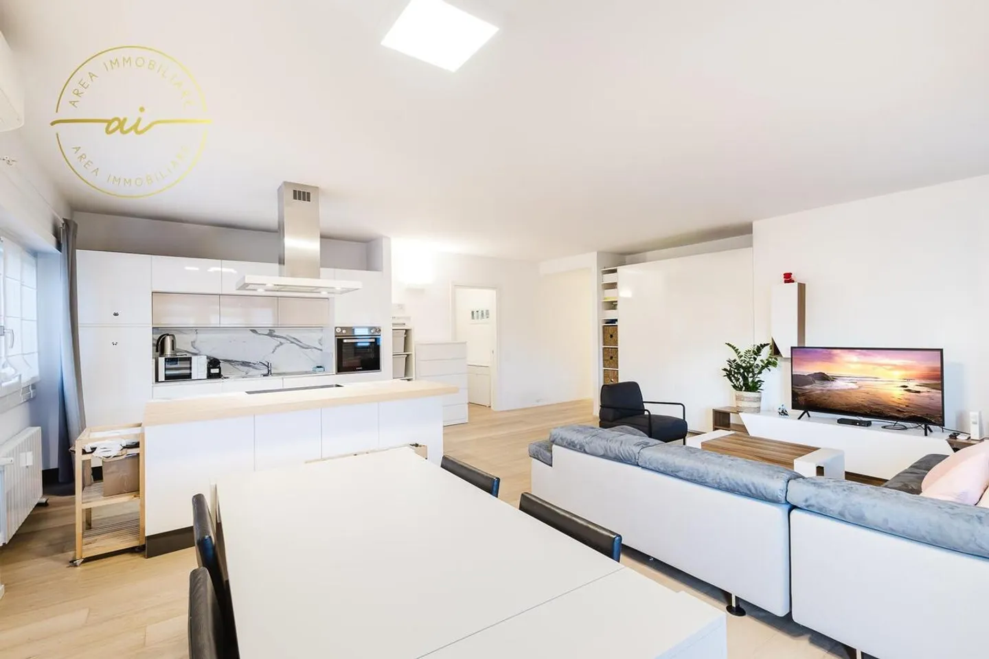 ELEGANTE ED AMPIO APPARTAMENTO 2.5 LOCALI A LUGANO - Foto 5 di 13