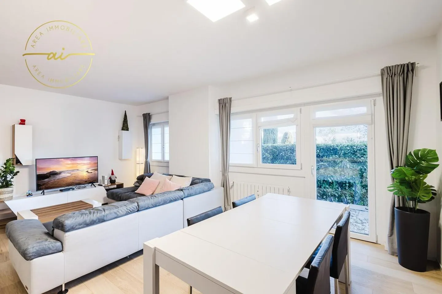 ELEGANTE ED AMPIO APPARTAMENTO 2.5 LOCALI A LUGANO - Foto 6 di 13