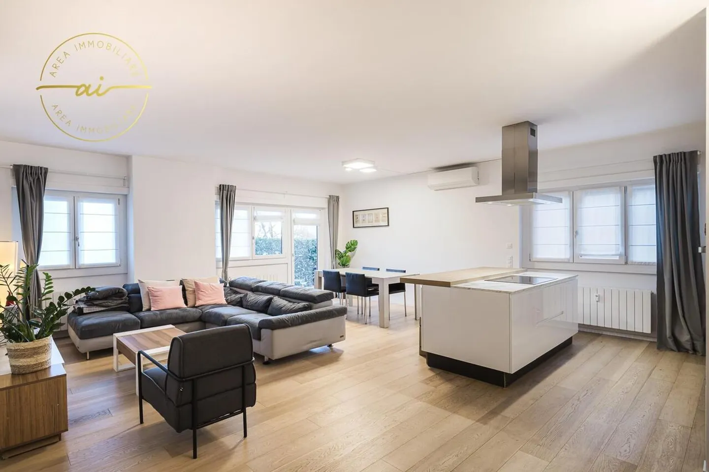 ELEGANTE ED AMPIO APPARTAMENTO 2.5 LOCALI A LUGANO - Foto 1 di 13