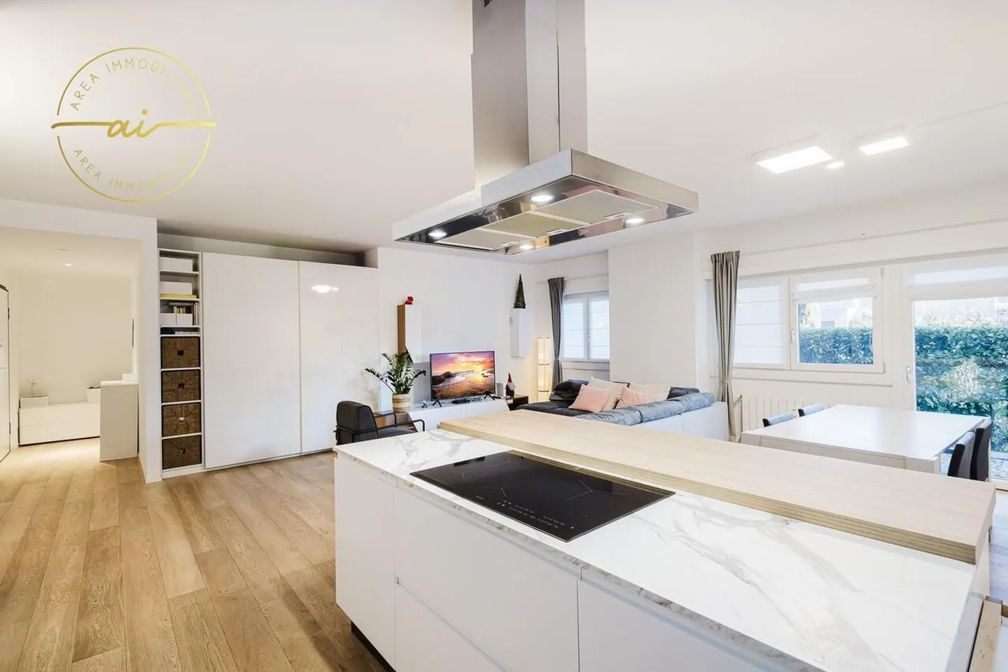 ELEGANTE ED AMPIO APPARTAMENTO 2.5 LOCALI A LUGANO - Foto 2 di 13