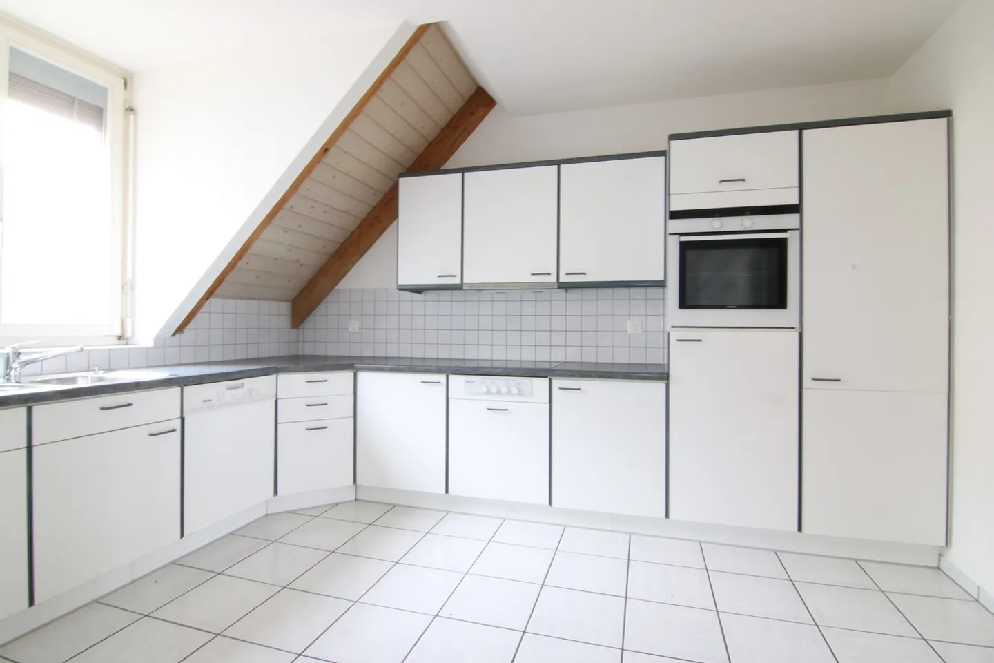 Well-maintained 5.5-room attic apartment over two floors - Photo 1 of 8