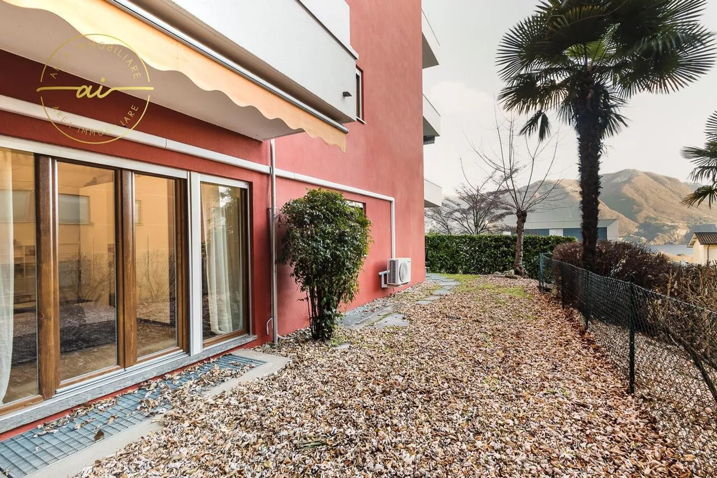 ELEGANTE ED AMPIO APPARTAMENTO 2.5 LOCALI A LUGANO - Foto 11 di 13