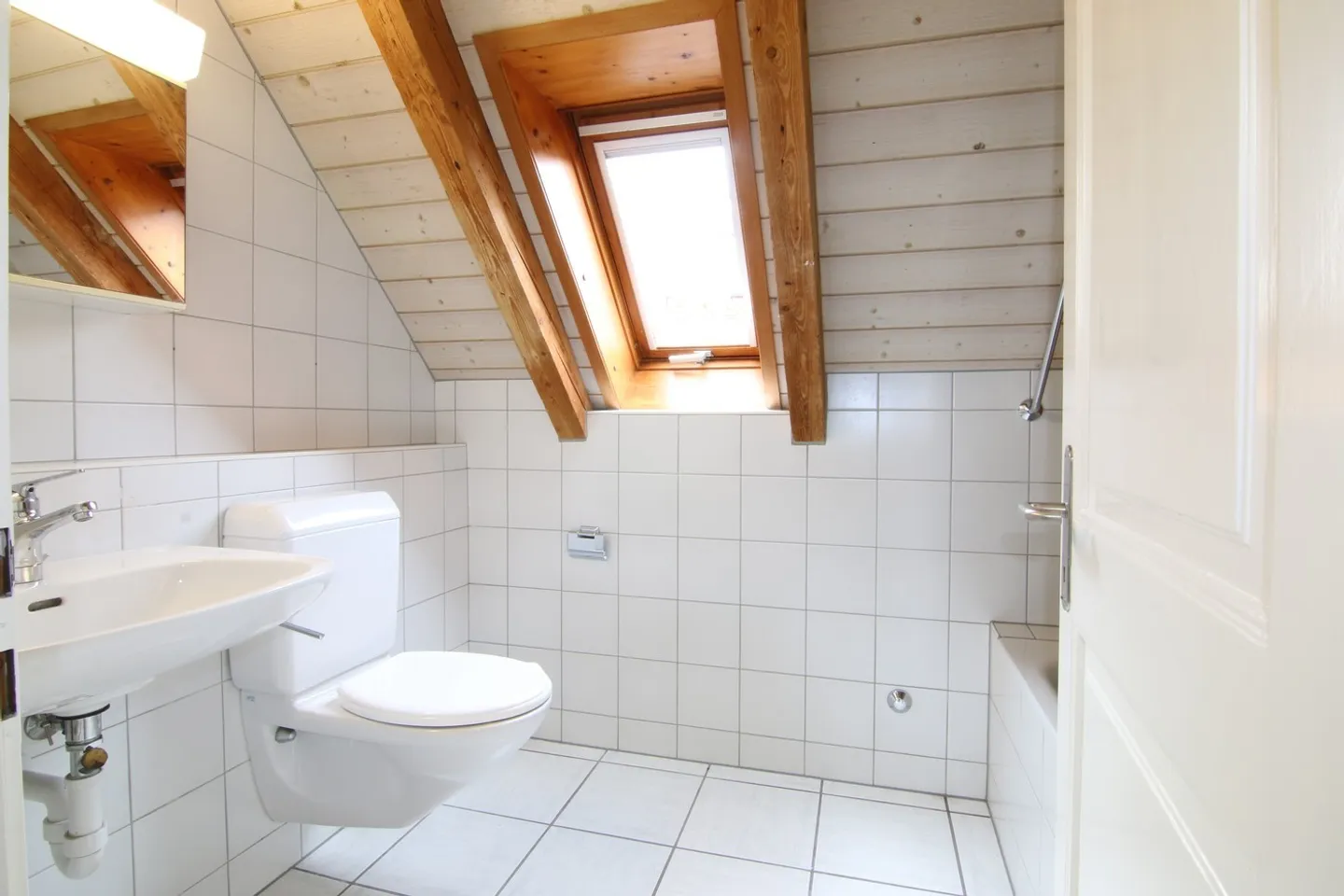Well-maintained 5.5-room attic apartment over two floors - Photo 5 of 8