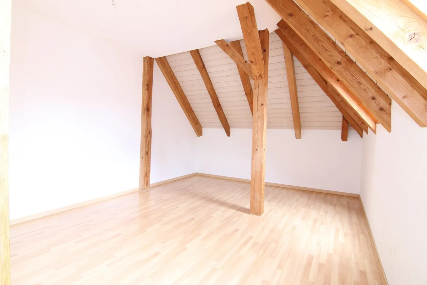 Well-maintained 5.5-room attic apartment over two floors - Photo 4 of 8