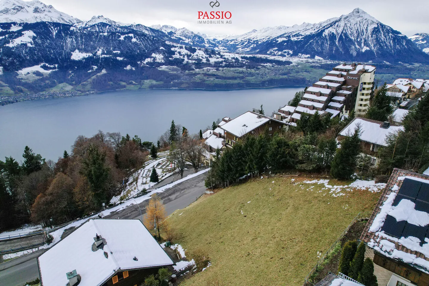 Terreno edificabile di 849m² con vista lago e panorama alpino - Foto 1 di 7