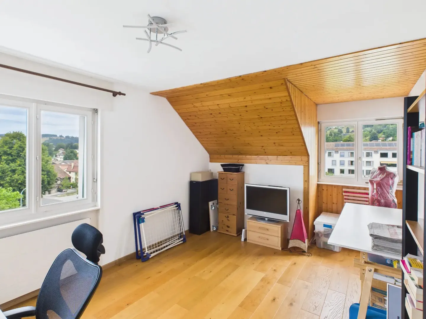 Charming Apartment with Lake View - Photo 4 of 8