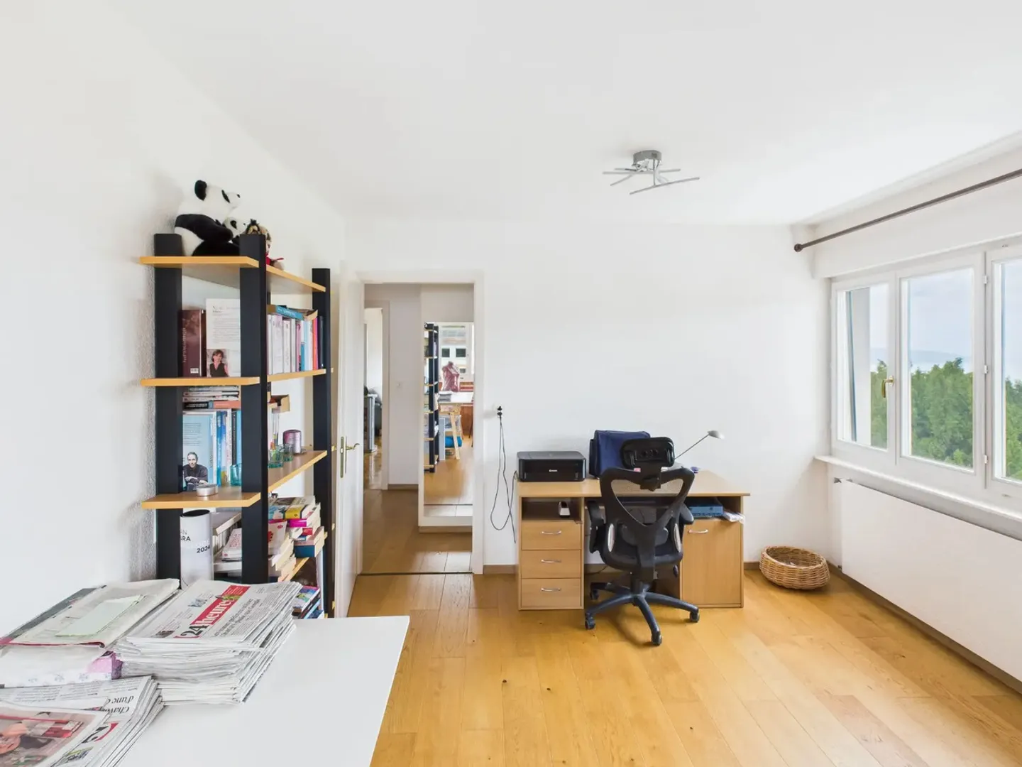Charming Apartment with Lake View - Photo 5 of 8
